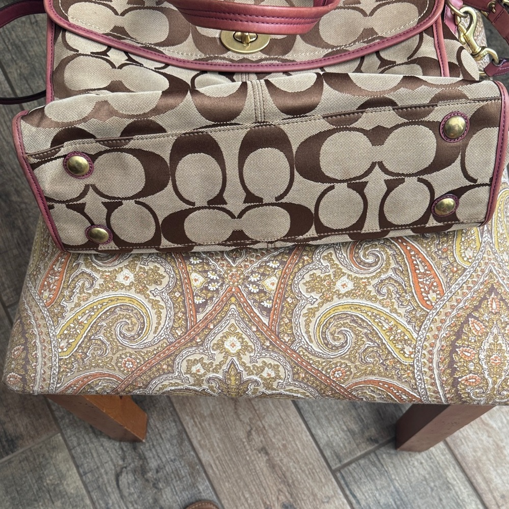 Coach Hampton
Signature Laptop Briefcase - Picture 12 of 14